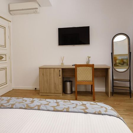 Vila Ferdinand Tiranë Rom bilde