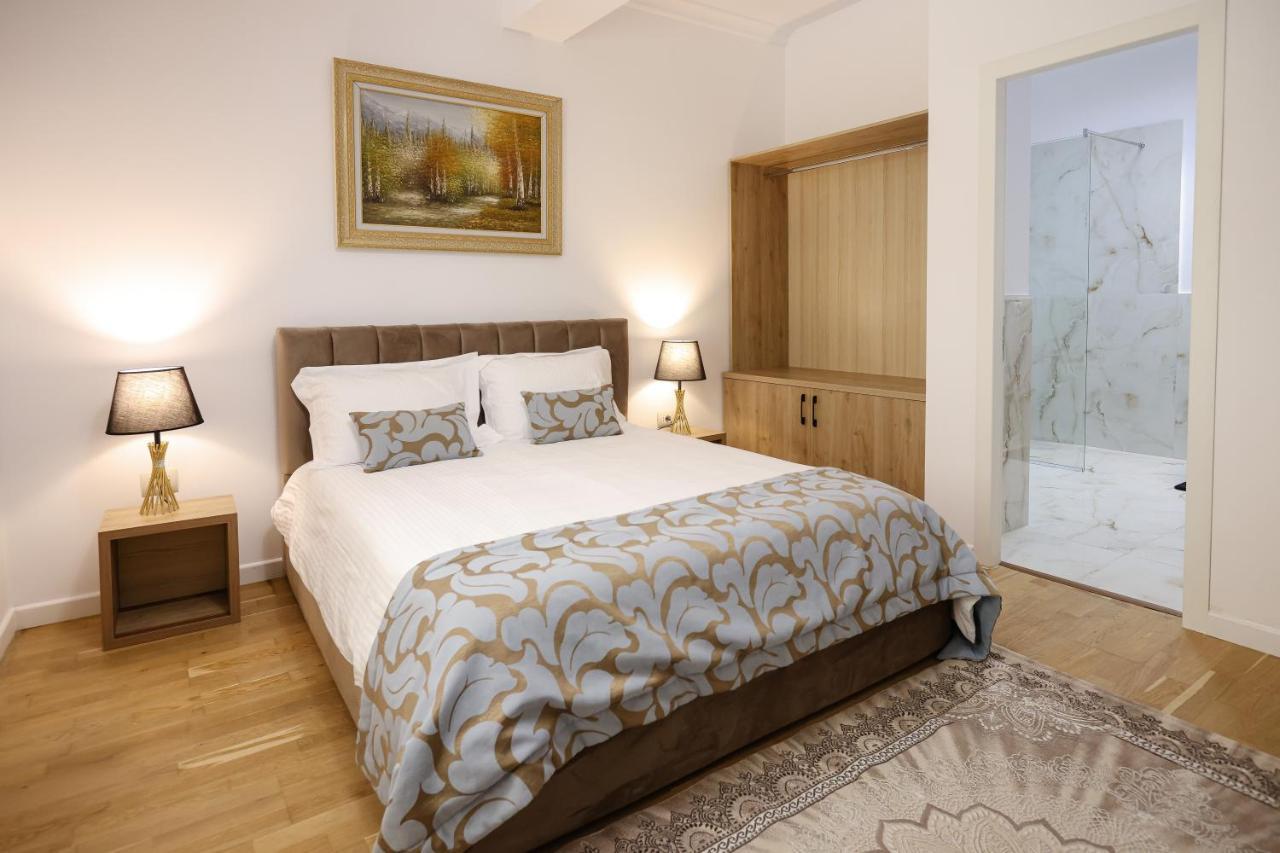 Vila Ferdinand Tiranë Rom bilde