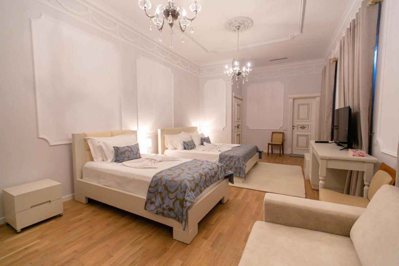 Vila Ferdinand Tiranë Rom bilde