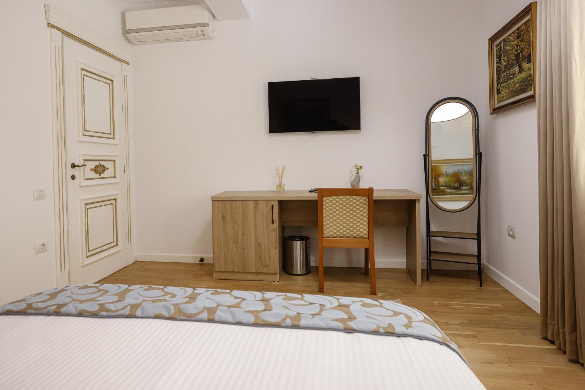 Vila Ferdinand Tiranë Rom bilde